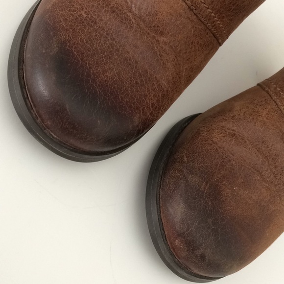 Clark’s Artisan distressed leather ankle boots - Picture 4 of 8